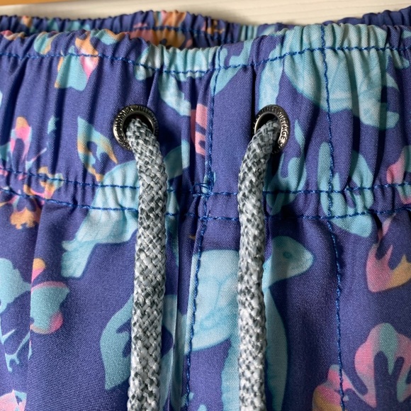 REVOLVE Vintage Summer | Men’s Tropical Turtle Print Swim Trunks - Medium - Picture 5 of 11